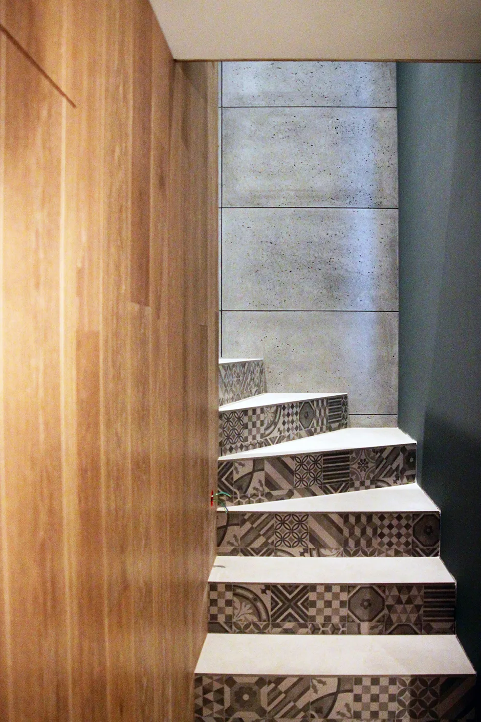 Klatka schodowa z betonu architektonicznego