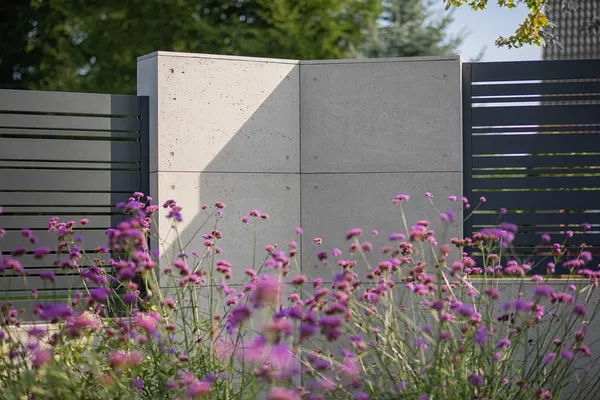 Donice z betonu architektonicznego — rodzaje, wymiary i aranżacje