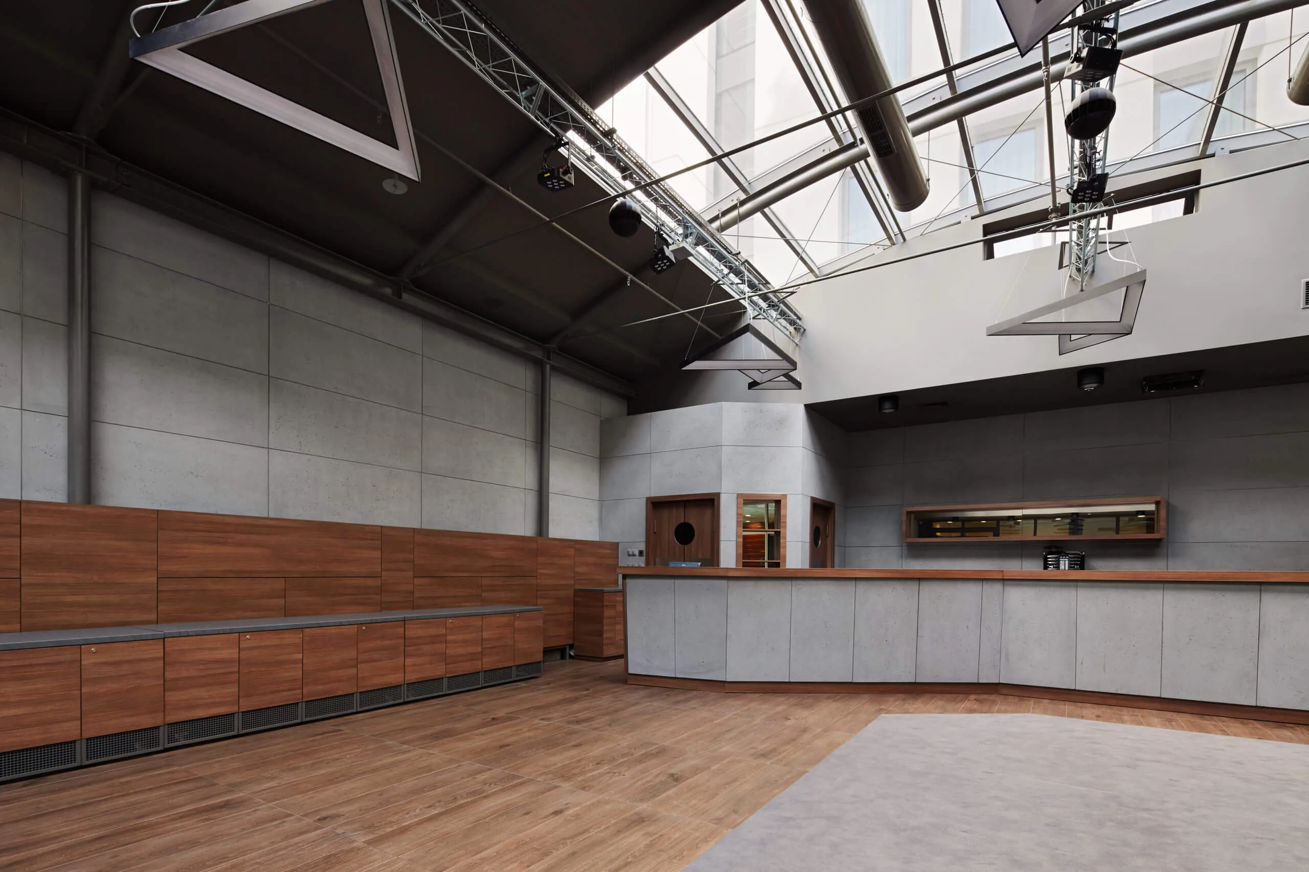 Architectural concrete — hotel Holiday Inn / Kraków