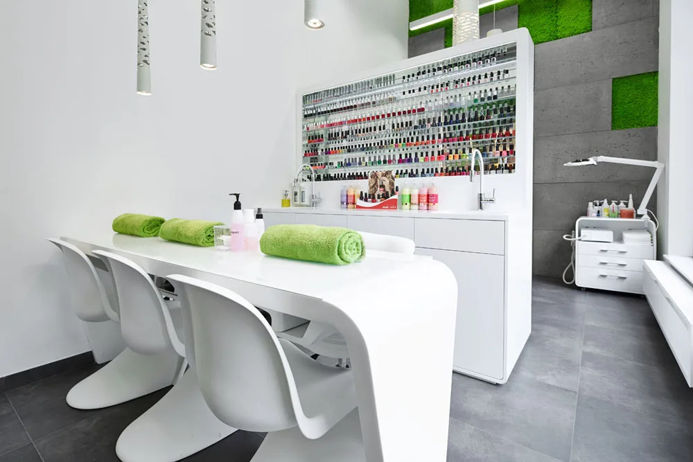 Beton dekoracyjny ConcreAte — realizacja Moss / Kraków