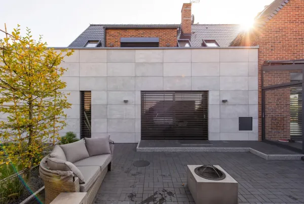 Elewacja z betonu architektonicznego — dom prywatny Mały Tyniec